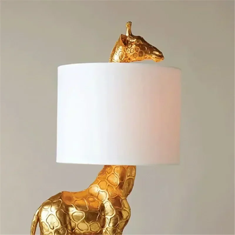 Abajur Animal Girafa Ouro/Branco Resina LED E27