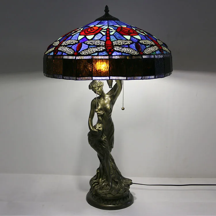 Abajur de Mesa Tiffany 16" Rosas — Vitral Artesanal