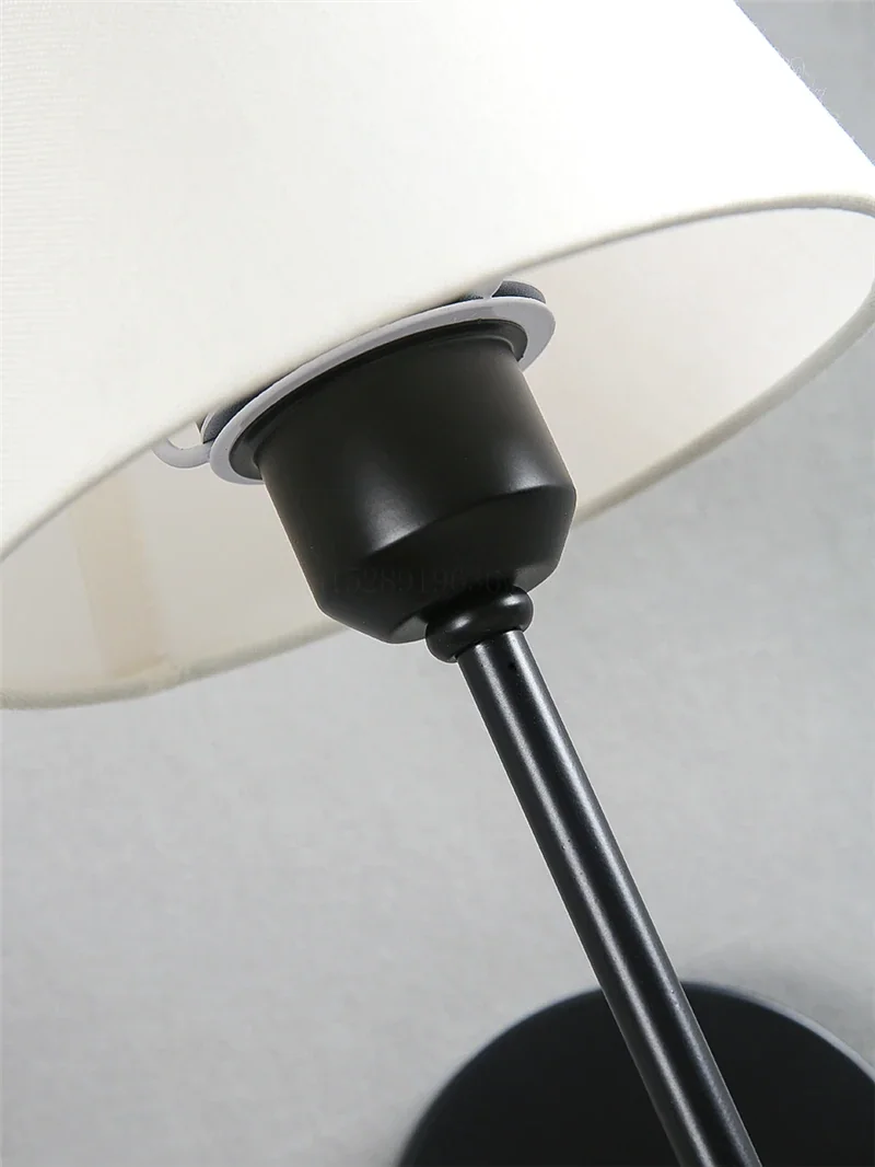 Arandela de Parede Elegance: Toque Clássico e Iluminação Aconchegante