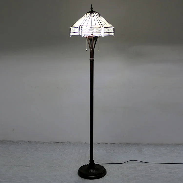 Abajur de Chão Tiffany Otomano — Vitral Artesanal