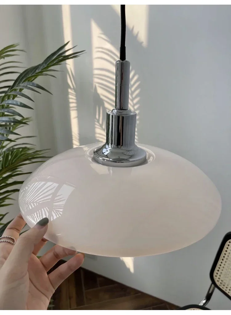 Pendente Linari: Elegância e Luz Difusa para Seu Ambiente