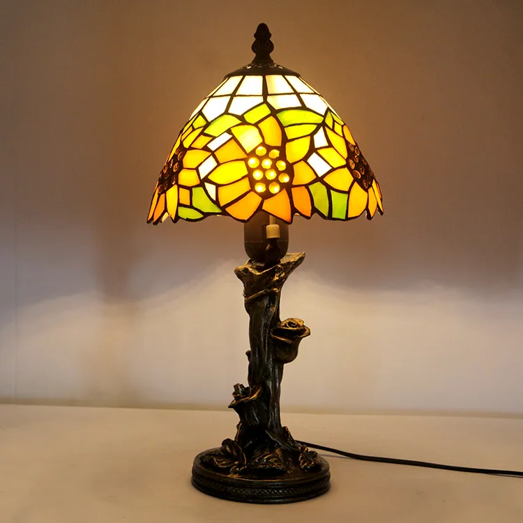 Abajur de Mesa Tiffany Rosas — Vitral Artesanal