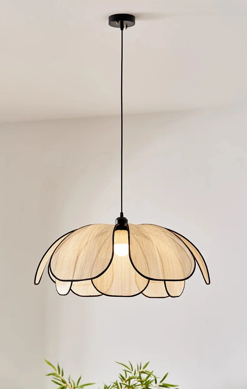 Pendente flor de lótus Nádia – Iluminação acolhedora e design natural