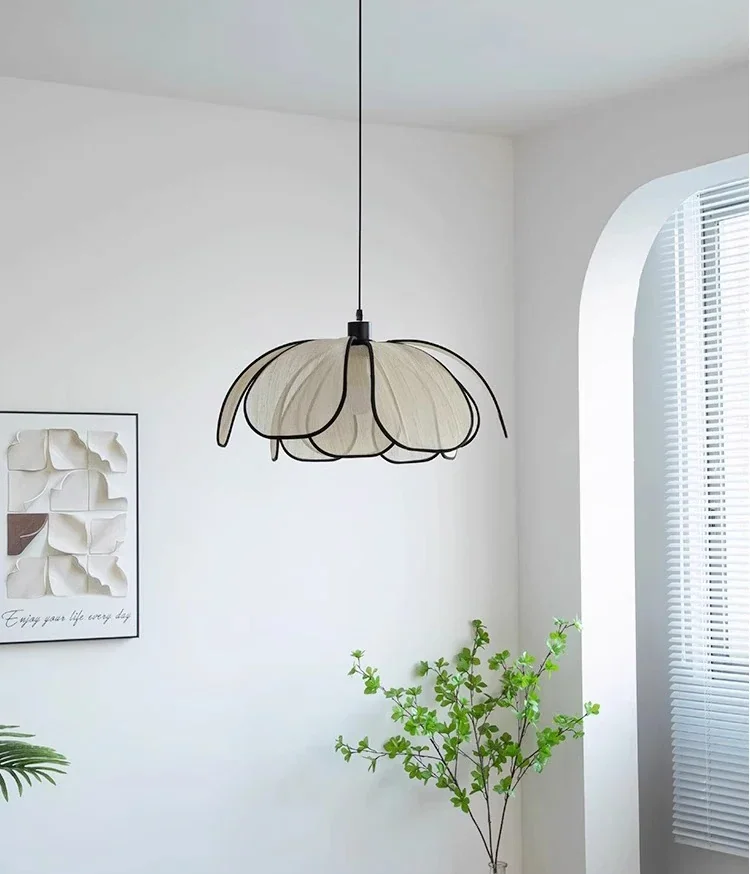 Pendente flor de lótus Nádia – Iluminação acolhedora e design natural