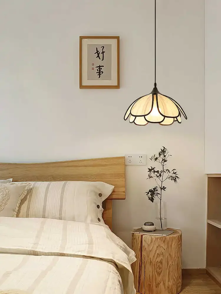 Pendente flor de lótus Nádia – Iluminação acolhedora e design natural