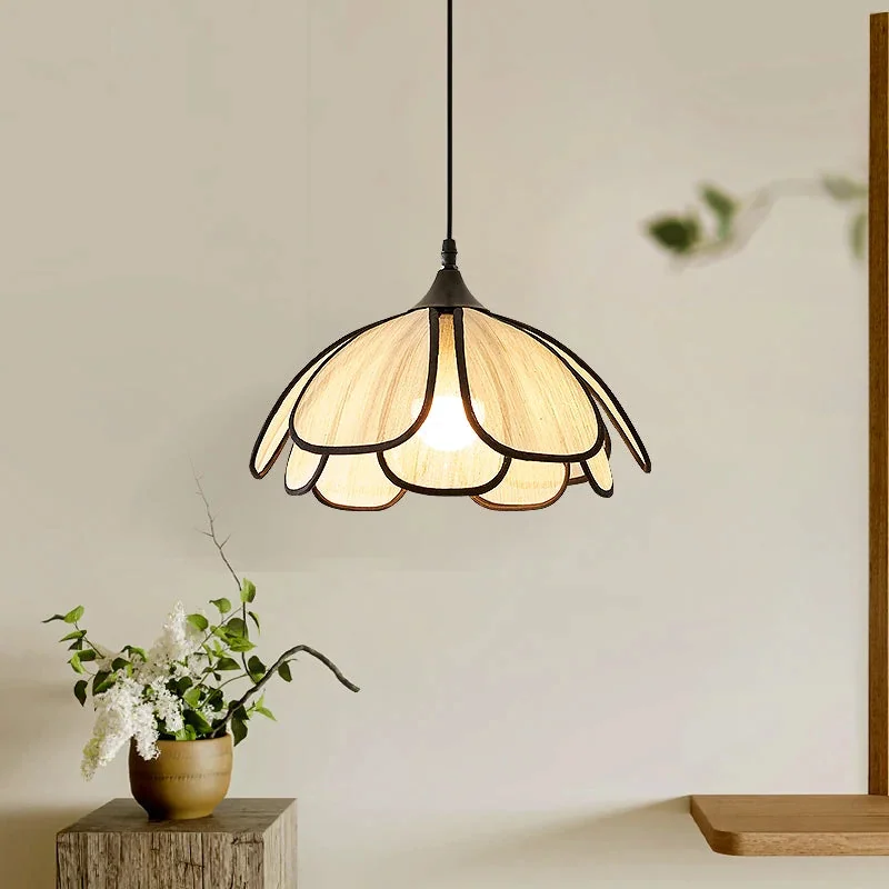 Pendente flor de lótus Nádia – Iluminação acolhedora e design natural