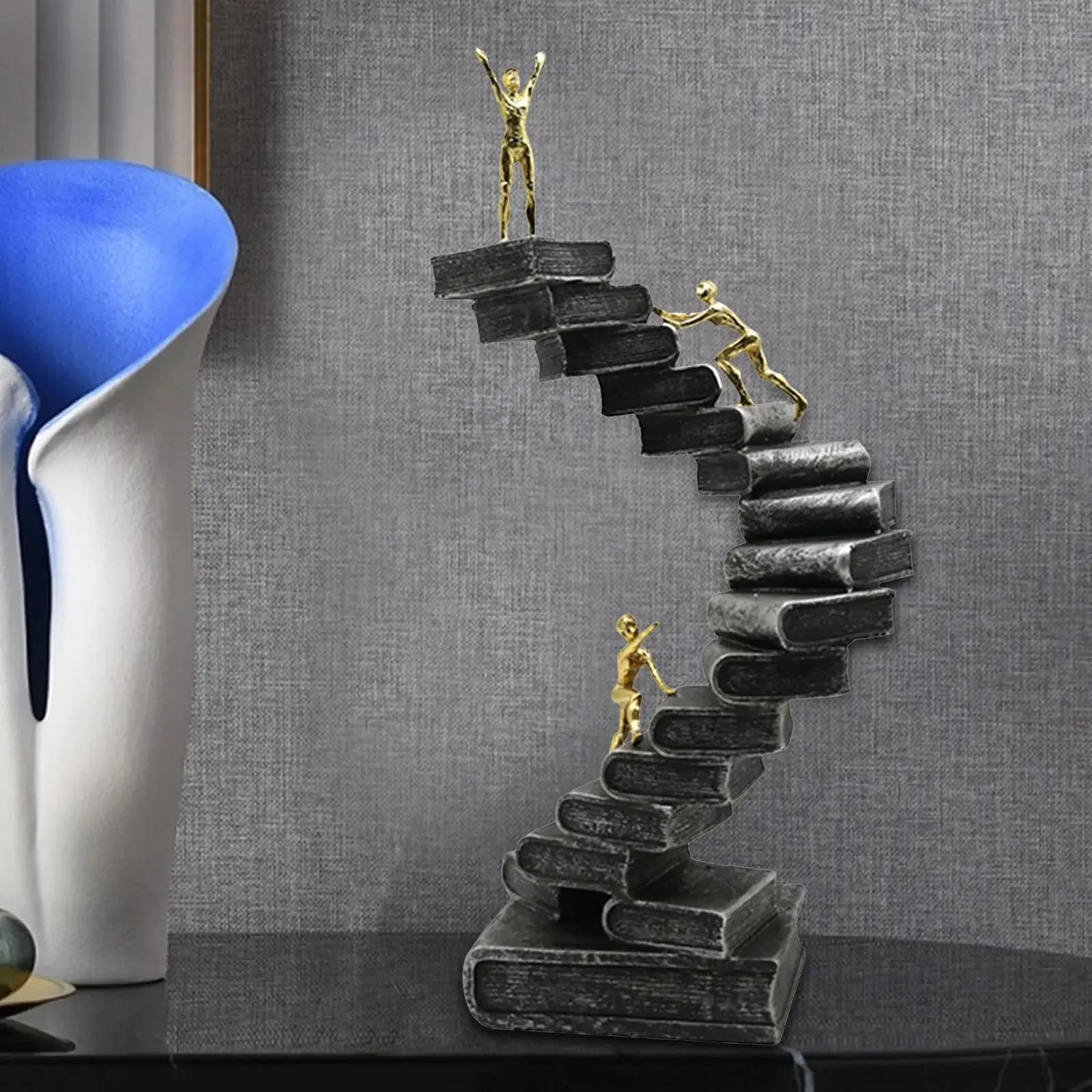 Escultura Decorativa Escada do Sucesso: Simbolismo e Design Moderno