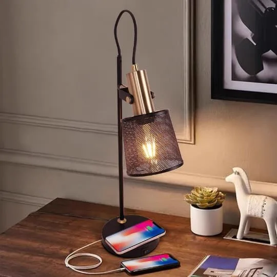Luminária de Mesa Moderna com Cúpula Metálica Preta