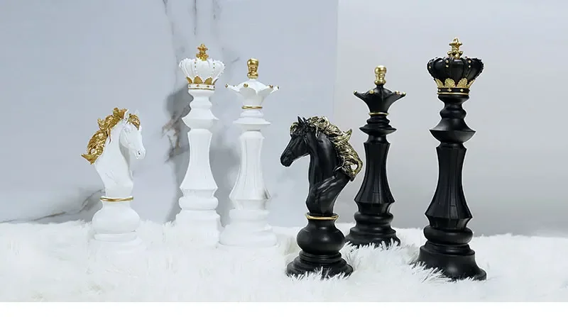 Escultura Decorativa Xadrez: Nobreza e Estratégia para Seu Ambiente