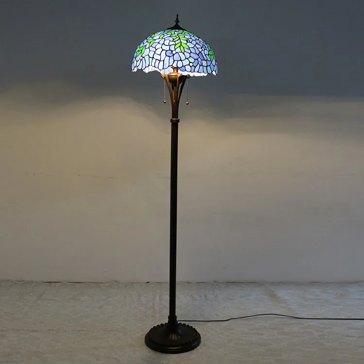 Abajur de Chão Tiffany 16" Glicínia — Vitral Artesanal