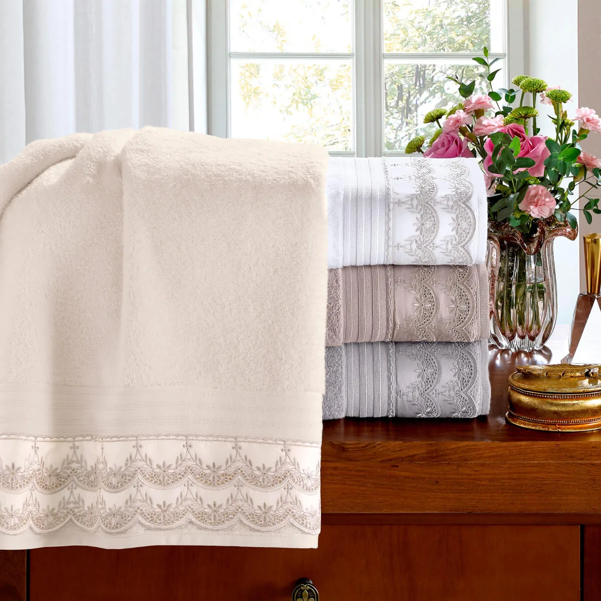 Toalha de Rosto Algodão Egípcio 500g/m² 50cm x 80cm com Renda Luana