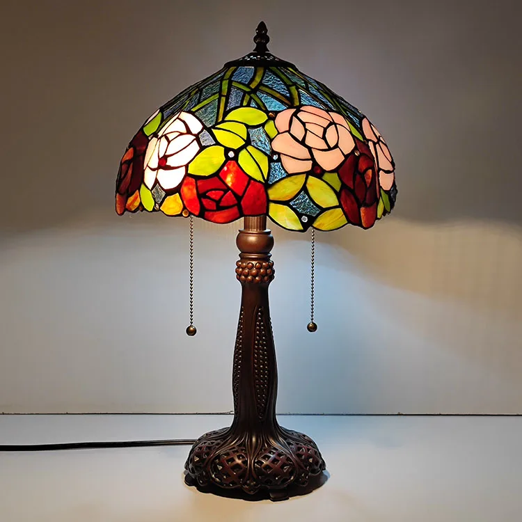 Abajur de Mesa Tiffany 22" Rosas — Vitral Artesanal