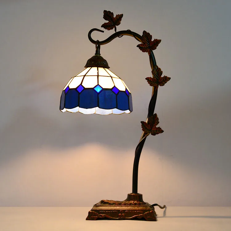 Abajur de Mesa Tiffany Floral — Vitral Artesanal
