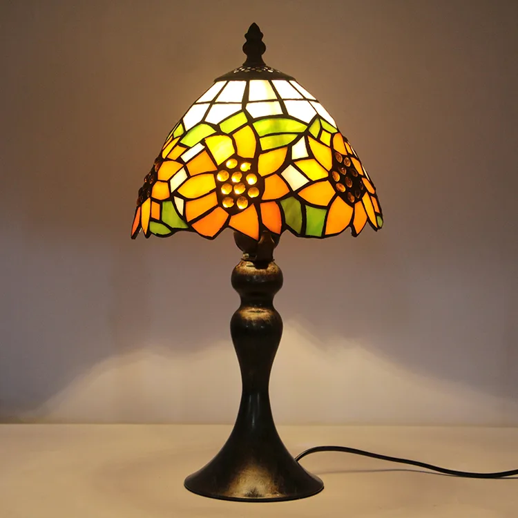 Abajur de Mesa Tiffany 15" Girassol — Vitral Artesanal