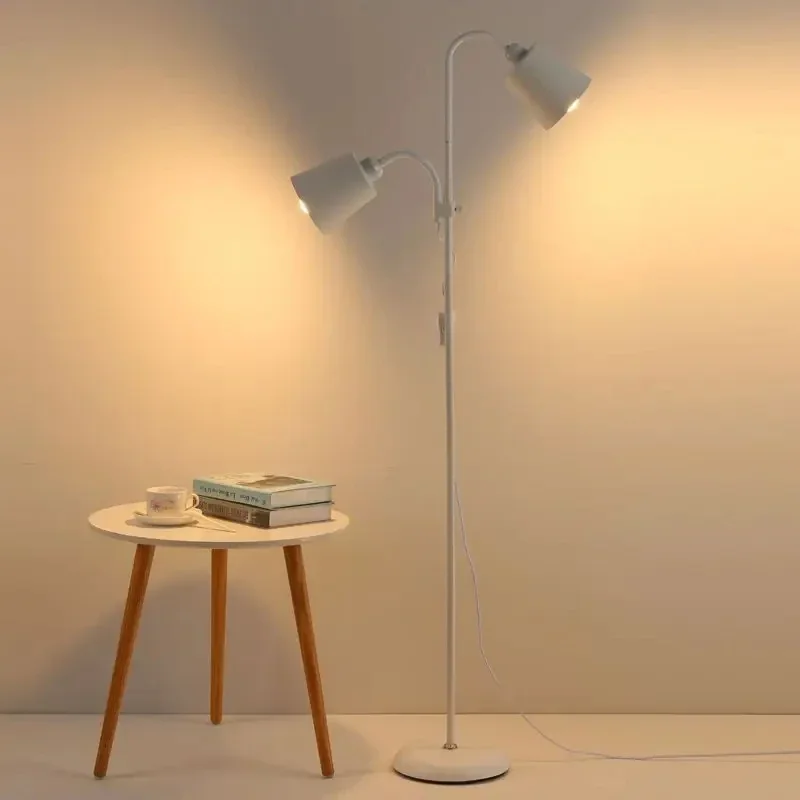 Luminária de Chão Moderna Curva com Cúpula Metálica