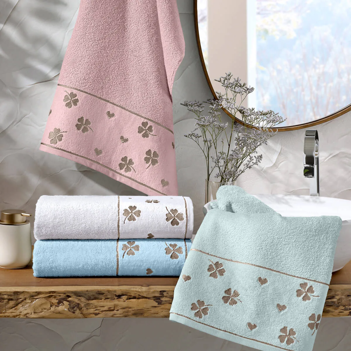 Toalha de Rosto Algodão 460g/m² 50cm x 70cm Jacquard Trevos