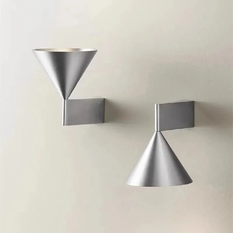 Arandela Cônica Minimalista de Alumínio - Design e Iluminação Perfeita
