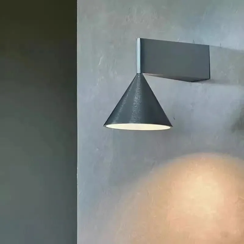 Arandela Cônica Minimalista de Alumínio - Design e Iluminação Perfeita