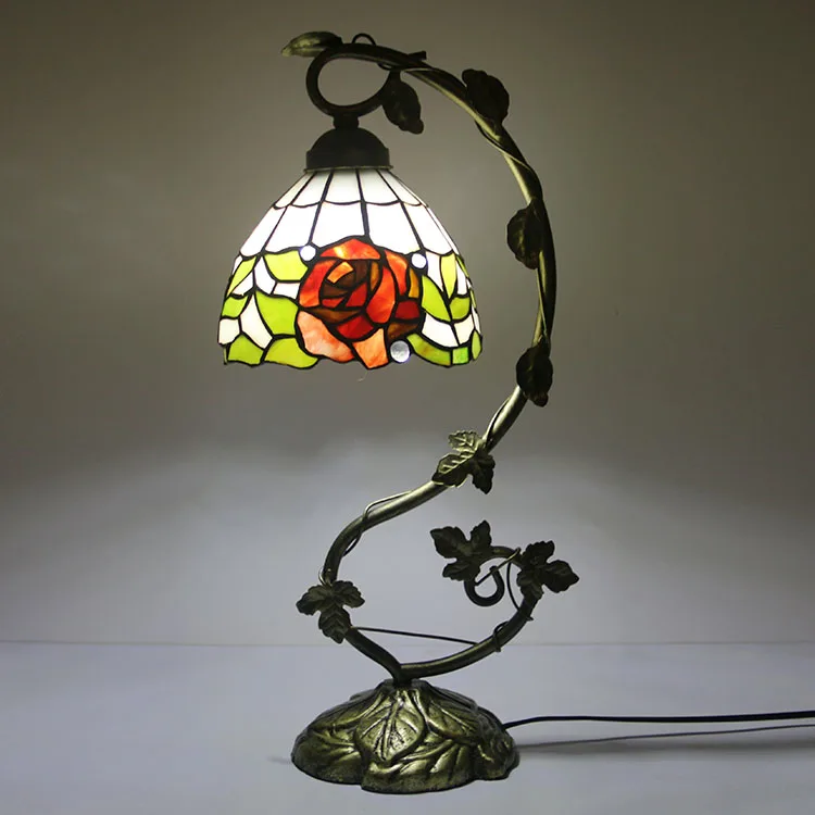 Abajur de Mesa Tiffany 8" Rosas — Vitral Artesanal