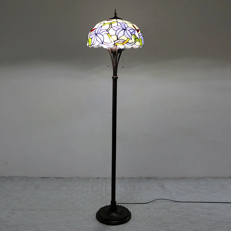 Abajur de Chão Tiffany 16" Floral — Vitral Artesanal
