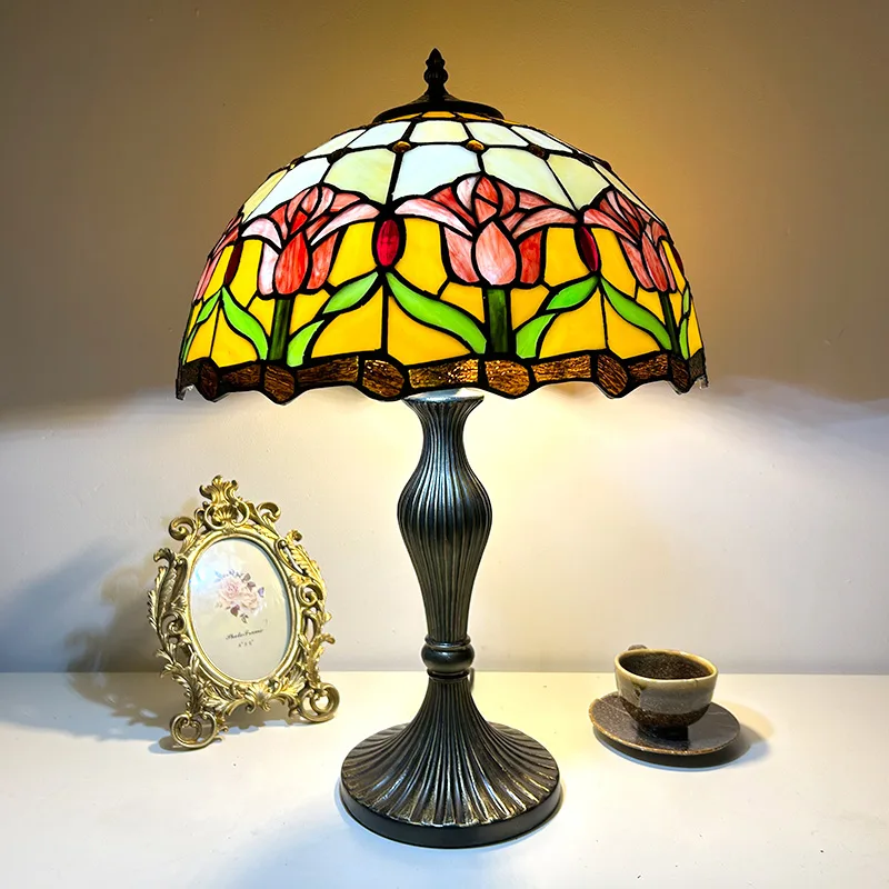 Abajur de Mesa Tiffany Tulipas — Vitral Artesanal