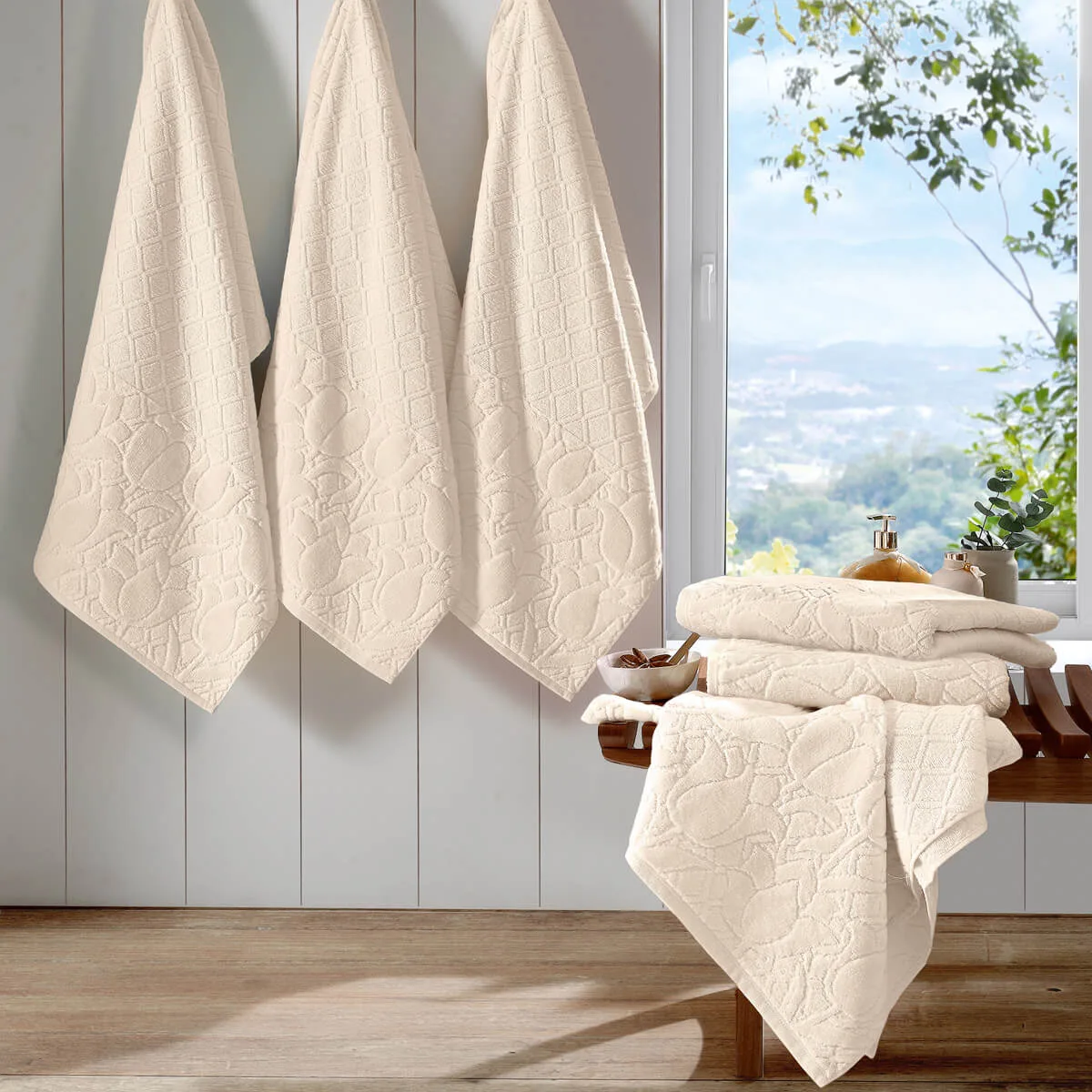 Toalha de Rosto Algodão Felpuda 460g/m² com Barra Veludo 50cm x 70cm
