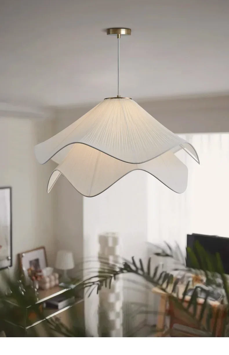 Pendente Pétala Wave: Design Moderno para Iluminação Aconchegante