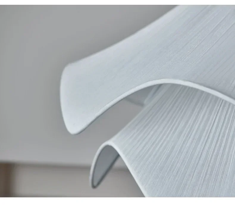 Pendente Pétala Wave: Design Moderno para Iluminação Aconchegante