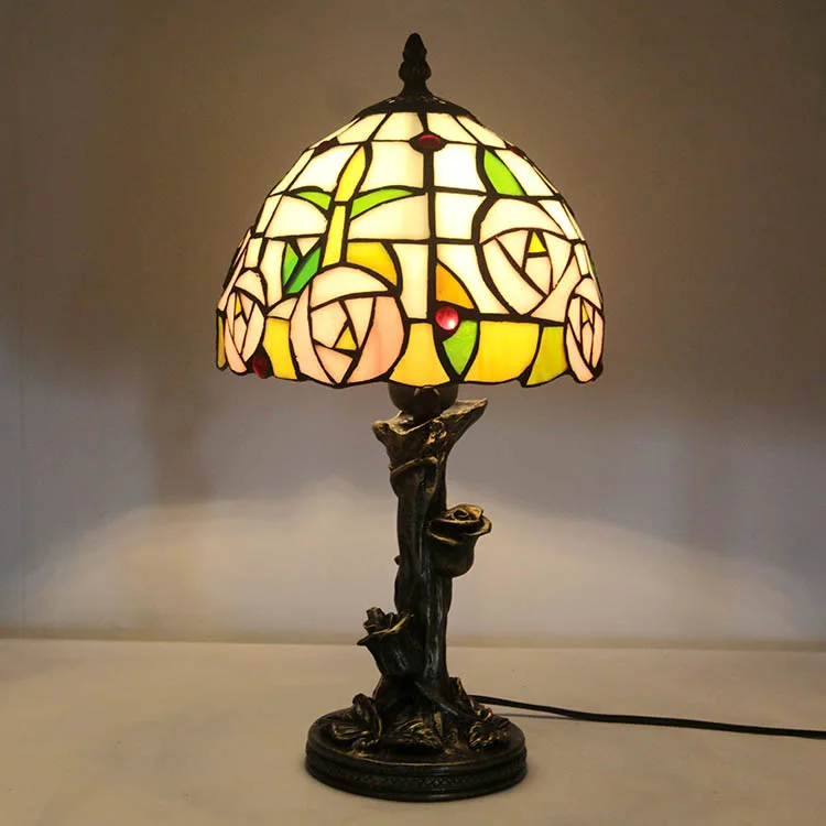 Abajur de Mesa Tiffany 8" Rosas — Vitral Artesanal
