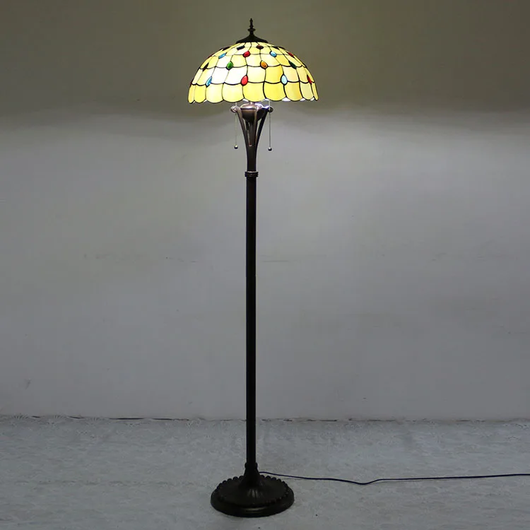 Abajur de Chão Tiffany 16" Vitral Clássico — Vitral Artesanal