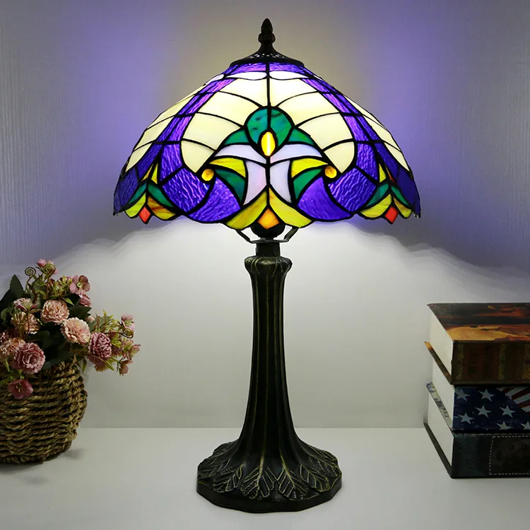 Abajur de Mesa Tiffany 12" Vitoriano — Vitral Artesanal
