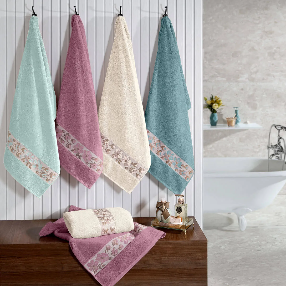 Toalha de Rosto Mista 380g/m² 50x70cm com Barra Floral e Toque Aveludado